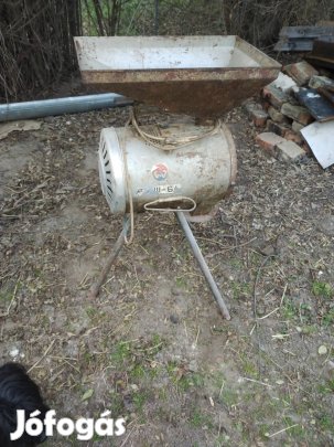 Terménydaráló működőképes állapotban.