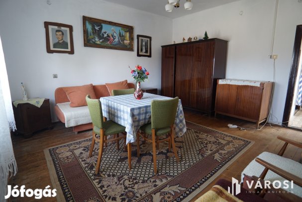 Természetközeli, szomszédmentes családi ház Bucsután!