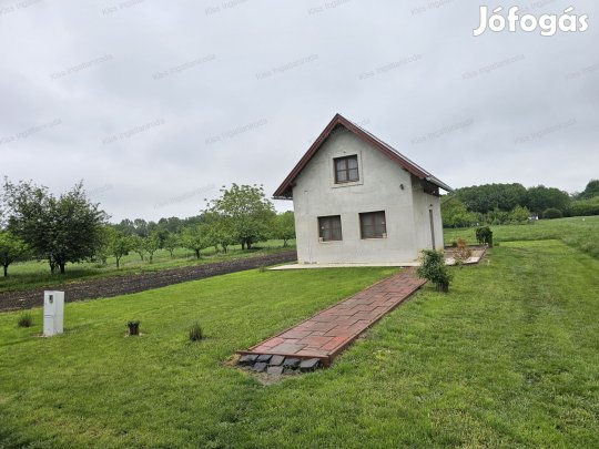 Természetközeli téliesített nyaraló mindenhez közel KÖRÖSTARCSÁN