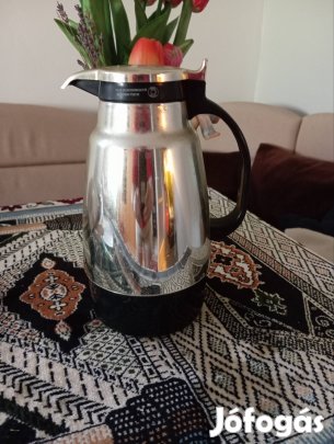 Termosz, hőtároló kancsó,ital tartó. 0,6.