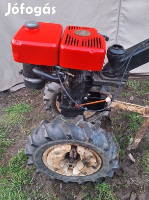 Terra Vari kistraktor Eladó