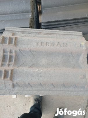 Terrán Antracit szürke tetö beton cserép!