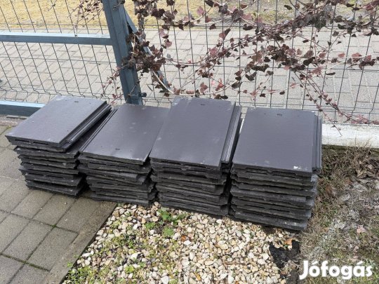 Terrán Zenit antracit színű szellőző cserép