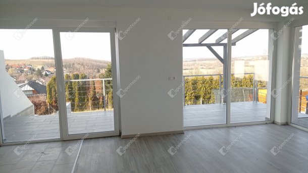 Teskándon ikerház megújúló energiával, garázzsal!