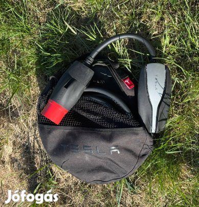 Tesla 11kW / 7kW töltő. Hibás de működik. Lsd. Részletek 1024110-02-A