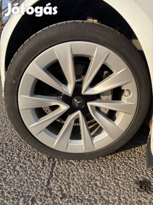 Tesla Model 3 235/40/19 kerekek