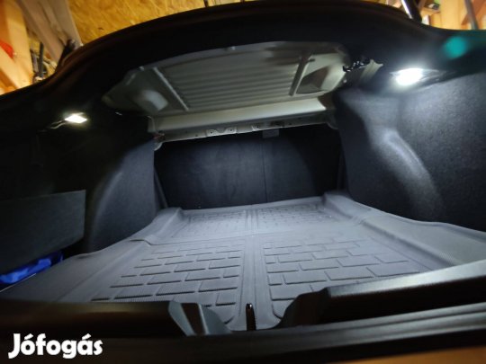 Tesla Model 3 LED csomagtérvilágítás