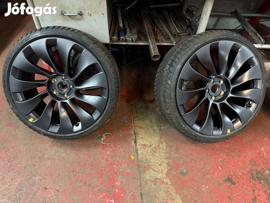 Tesla Model 3 Überturbine 20" téli kerék garnitúra 235/35 R20