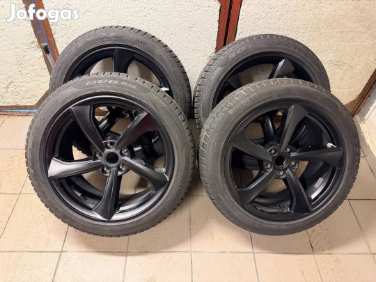 Tesla Model Y Juniper Crossflow 19" gyári télikerék Pirelli Sottozero