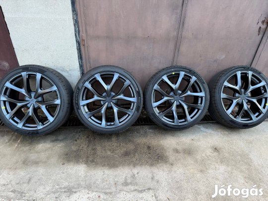 Tesla Model Y Juniper Peformance 21" Arachnid felni és Pirelli nyári