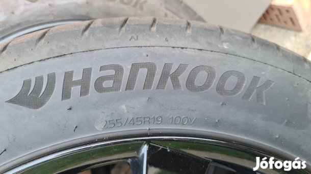 Tesla Model Y felni + gumi 255/45 R19