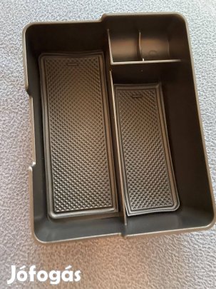 Tesla középkonzol rendező