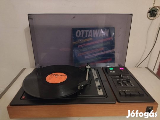 Tesla működő sztereó erősítős lemezjátszó