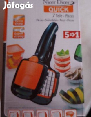 Tészta szaggató,+sajtreszelő+Ravioli készítő, stb konyhai szett