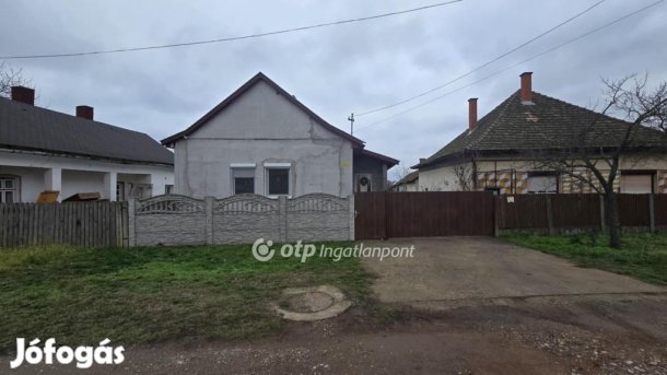 Tetétleni 57 nm-es ház eladó