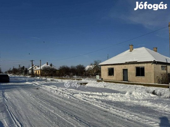 Tetétleni eladó 353 nm-es telek