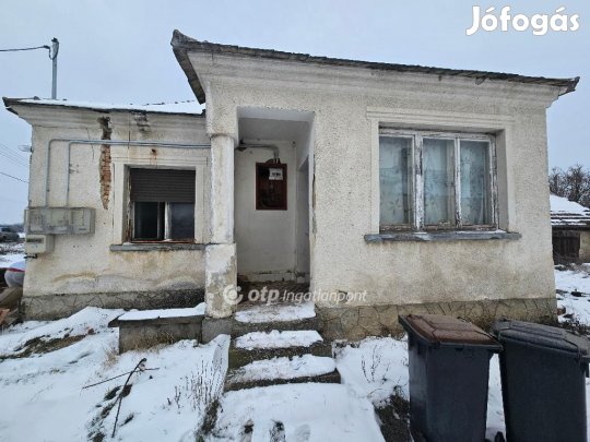 Téti eladó 70 nm-es ház
