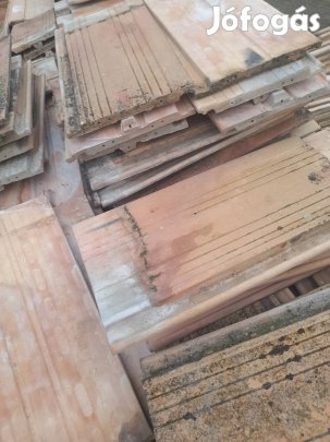 Tetőcserép tatai kitűnő állapotban 1000db elado.Szállitás megoldhato.