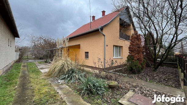 Tetőtér beépítéses családi ház eladó Kardoskúton