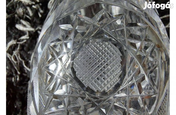 Tetszetős kristály váza