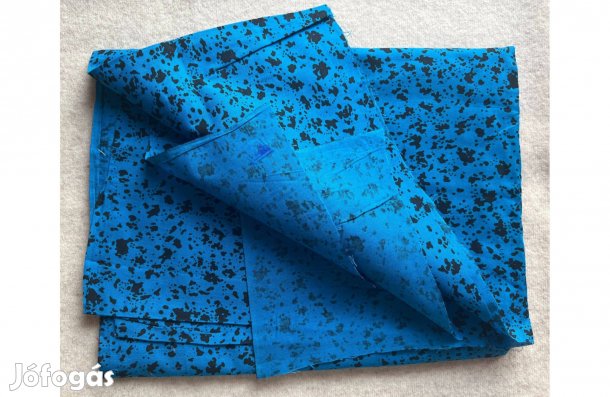 Textil, méteráru (karton) kék, fekete foltos