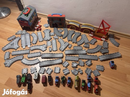 Thomas a gőzmozdony vonatszett sínekkel