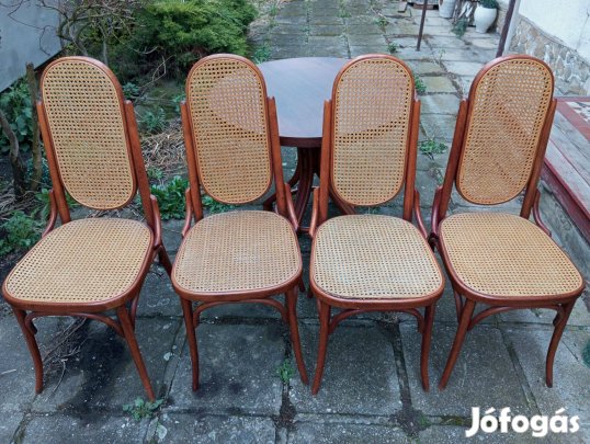 Thonet asztal 4 székkel
