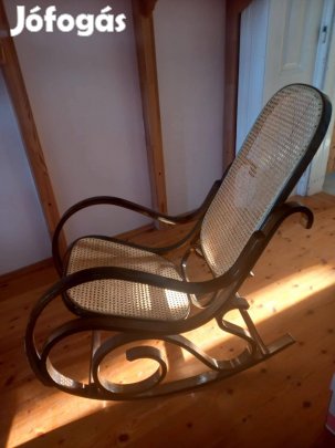 Thonet-jellegű nádfonatos hintaszék