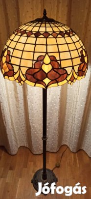 Tiffany állólámpa, eredeti üvegből, súlyos bronztalpon. Hibátlan