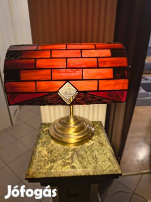 Tiffany jellegű búrás banklámpa