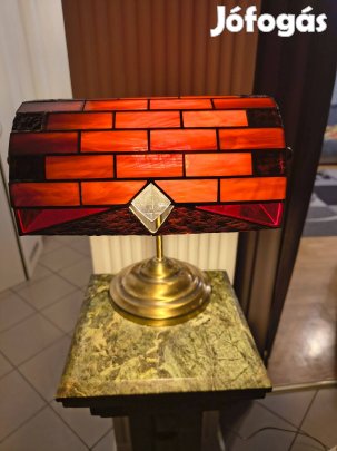 Tiffany jellegű búrás banklámpa