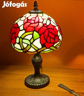 Tiffany lámpa. Új, hibátlan. Ha kettőt veszel, kedvezmény! A búra Üveg