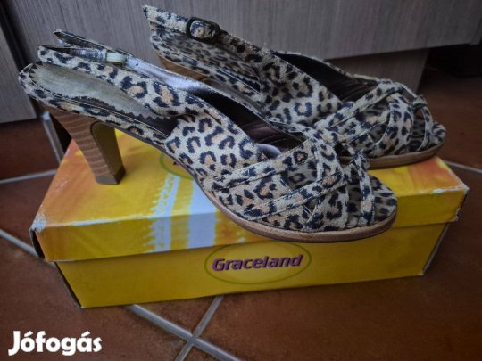 Tigrismintás szandál