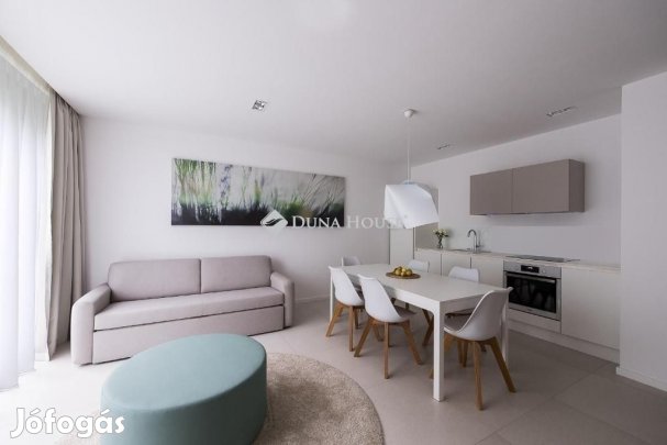 Tihanyi 59 nm-es lakás eladó