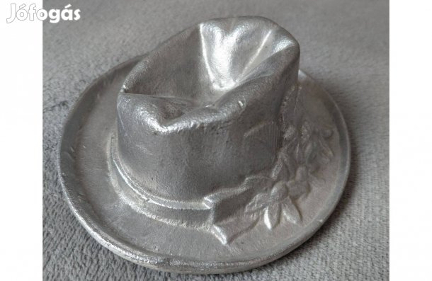 Tiroli fémöntvény kalap