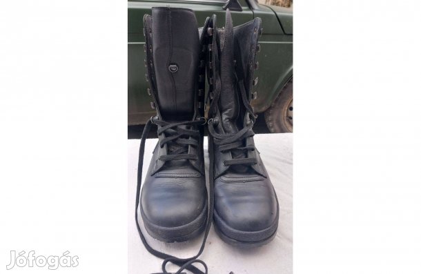 Tisza fekete bőr bakancs hosszú szárú szép állapot 40-es