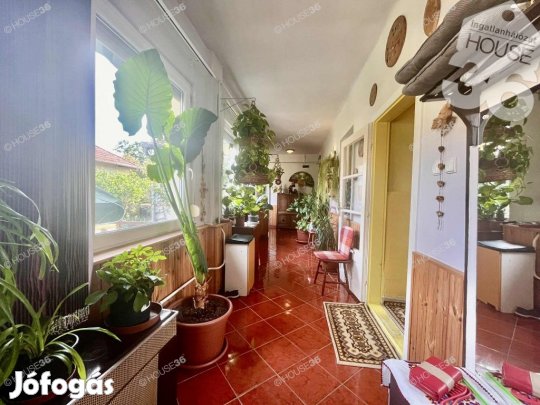 Tiszaalpár központjában, polgári jellegű, 3 szobás családi ház eladó!