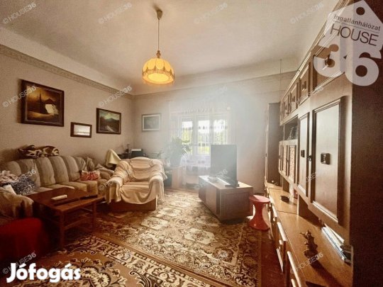 Tiszaalpár központjában, polgári jellegű, 3 szobás családi ház eladó!