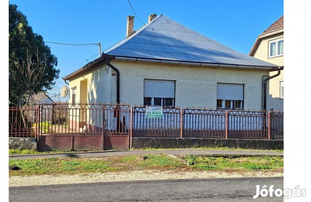 Tiszabezdéd, Kossuth utca 8.szám alatt családi ház eladó!