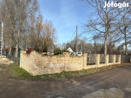Tiszaderzsi eladó 2001 nm-es telek
