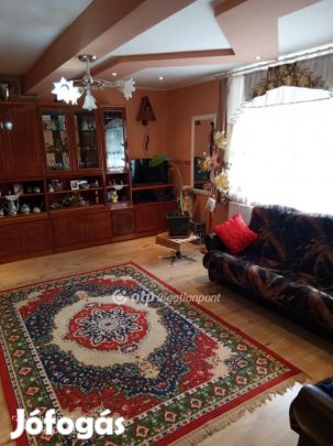 Tiszaföldvári eladó 127 nm-es ház