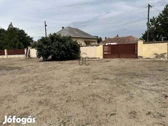 Tiszaföldvári eladó telek