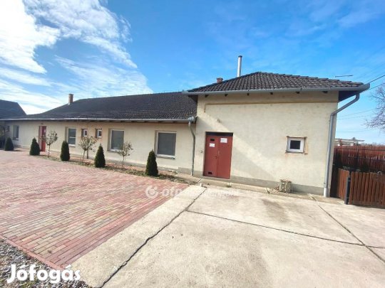 Tiszafüredi 426 nm-es üzlethelyiség eladó