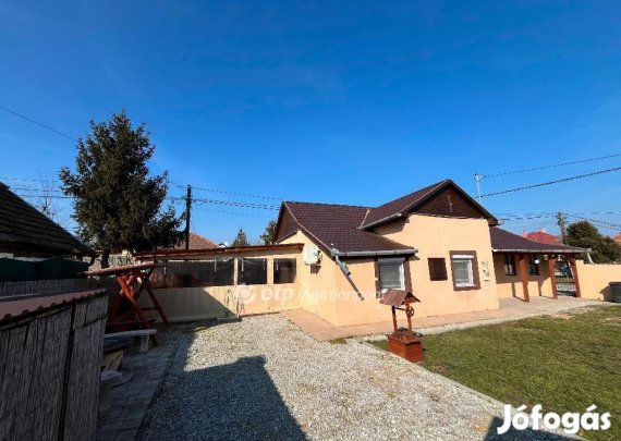 Tiszafüredi 66 nm-es ház eladó