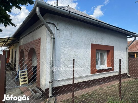 Tiszafüredi 69 nm-es ház eladó