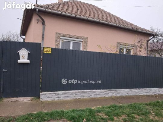Tiszafüredi 99 nm-es ház eladó