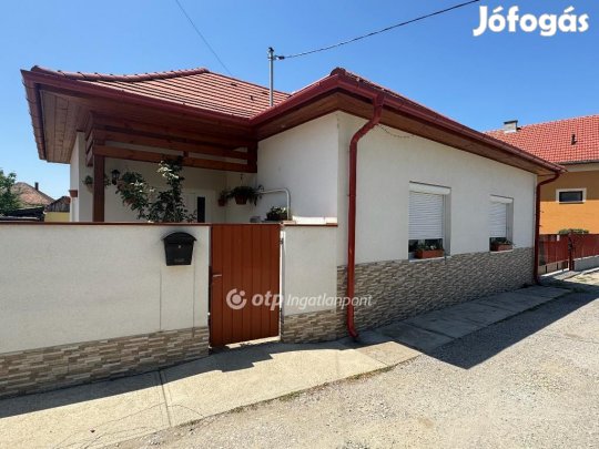 Tiszafüredi eladó 107 nm-es ház