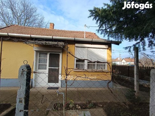 Tiszafüredi eladó 75 nm-es ház