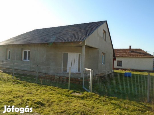Tiszakécske, Rév út, 146 m2-es, családi ház, 2 szobás, új építésű