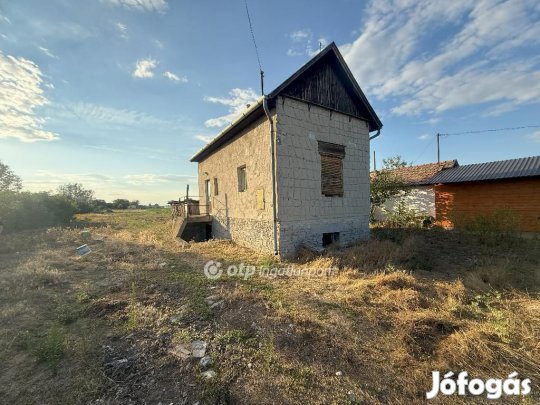 Tiszakécskei 26 nm-es ház eladó